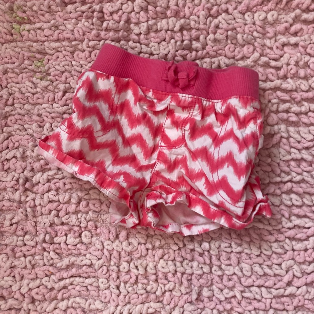Children’s place pink/white short pants S